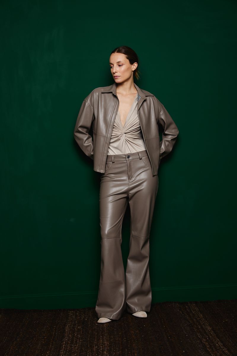 Pantalon-Beck-Body-Venus-Camisa-Steven-2.jpg