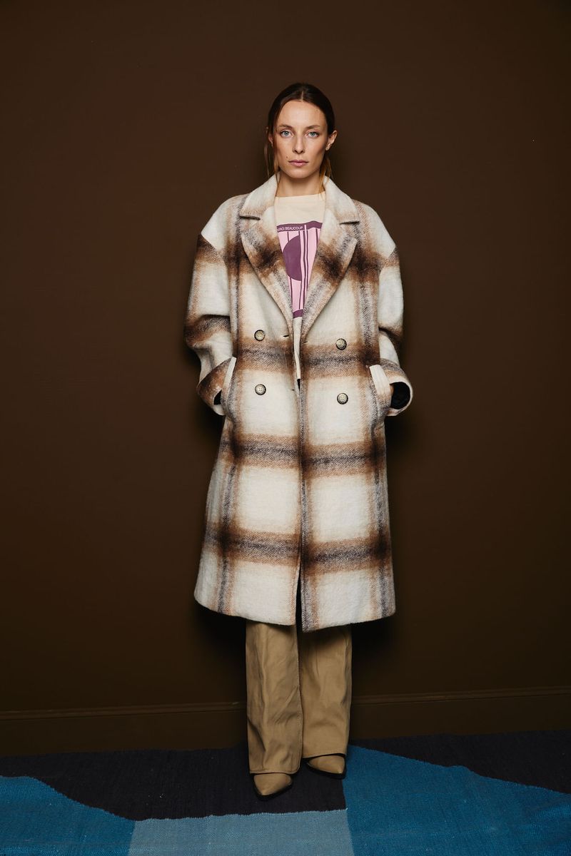 Falda-Steven-y-Remera-Filippa-y-Tapado-Firenze-9.jpg